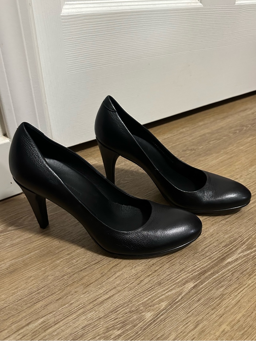ECCO Black Leather Classic Comfort Pumps Heels Size 37 6-6.5